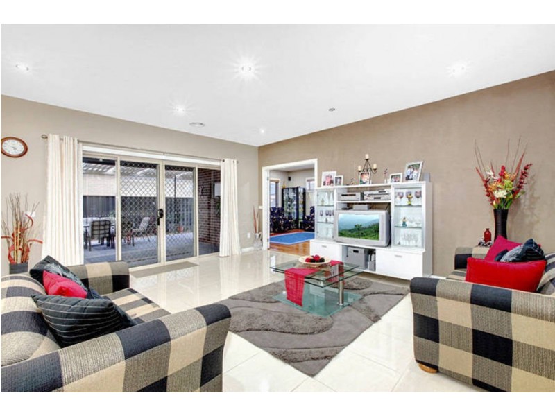 23 Coronet Avenue, Roxburgh Park VIC 3064