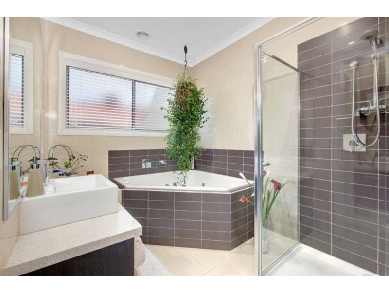 23 Coronet Avenue, Roxburgh Park VIC 3064