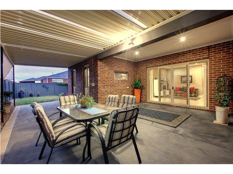 23 Coronet Avenue, Roxburgh Park VIC 3064