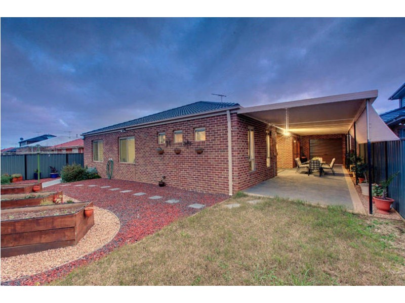 23 Coronet Avenue, Roxburgh Park VIC 3064