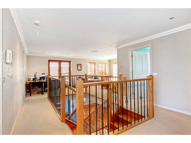 4 Bickerton Way, Roxburgh Park VIC 3064