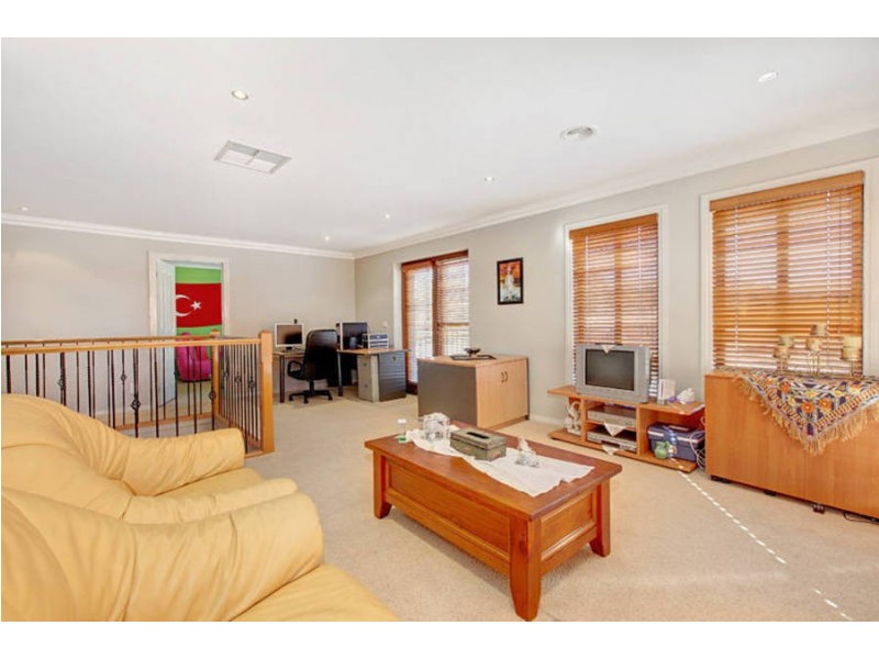 4 Bickerton Way, Roxburgh Park VIC 3064