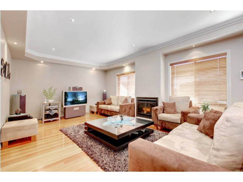 4 Bickerton Way, Roxburgh Park VIC 3064