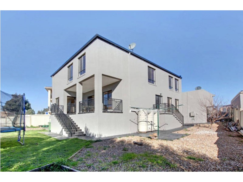 4 Bickerton Way, Roxburgh Park VIC 3064