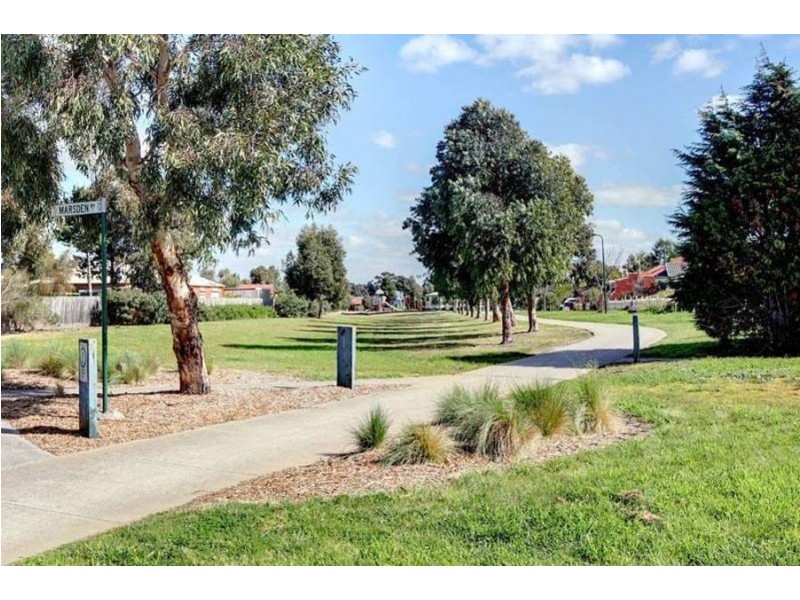 2 Marsden Walk, Roxburgh Park VIC 3064