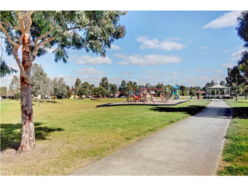 2 Marsden Walk, Roxburgh Park VIC 3064