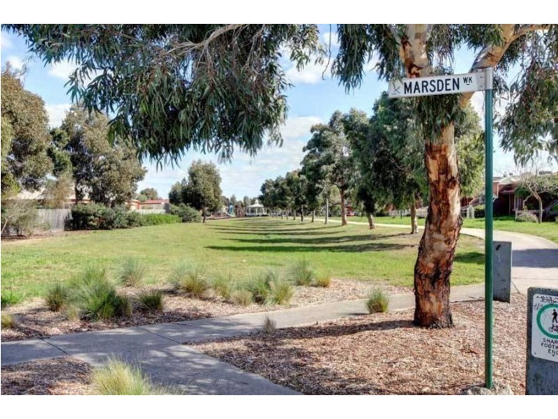 2 Marsden Walk, Roxburgh Park VIC 3064