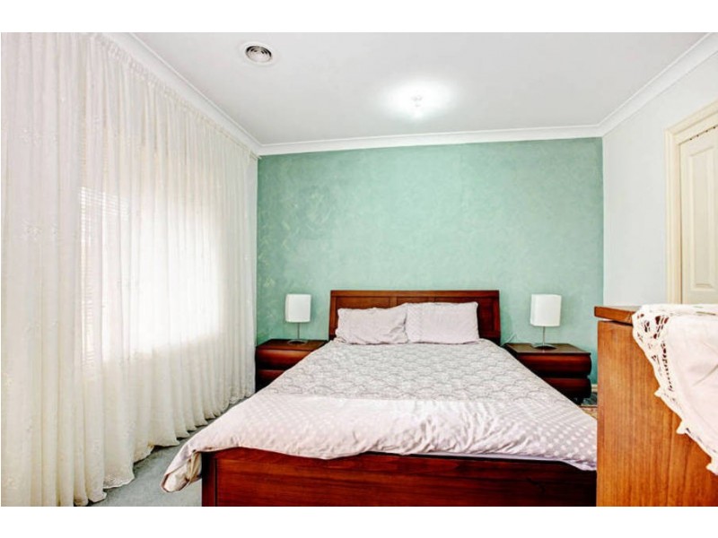 13 Klein Crescent, Roxburgh Park VIC 3064