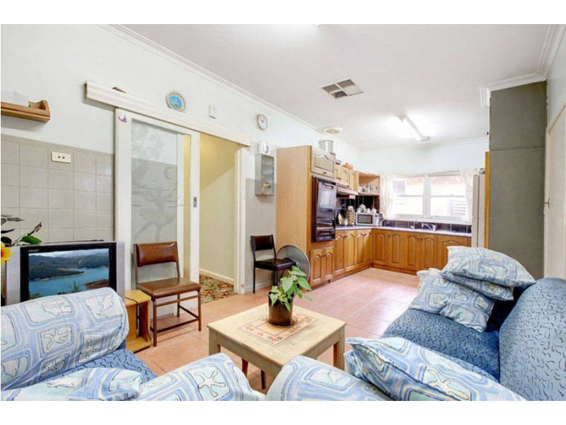 111 Glenroy Road, Glenroy VIC 3046