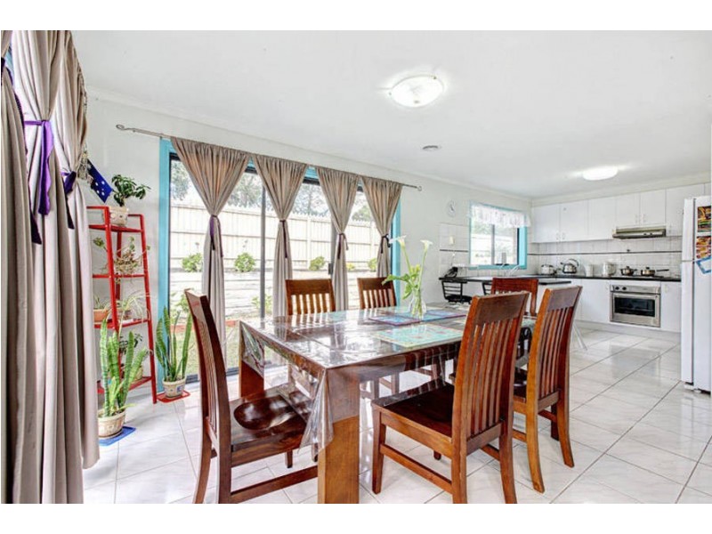 14 Greensted Grove, Roxburgh Park VIC 3064