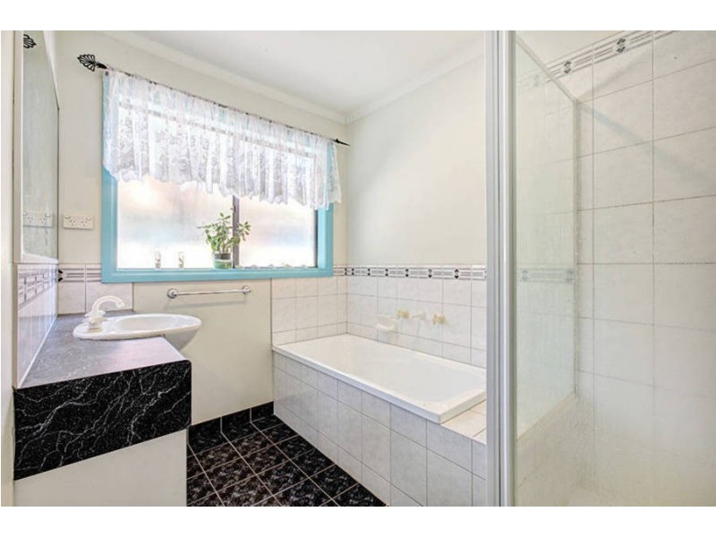 14 Greensted Grove, Roxburgh Park VIC 3064