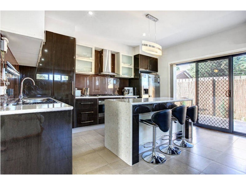 2/6 Mitchell Crescent, Meadow Heights VIC 3048