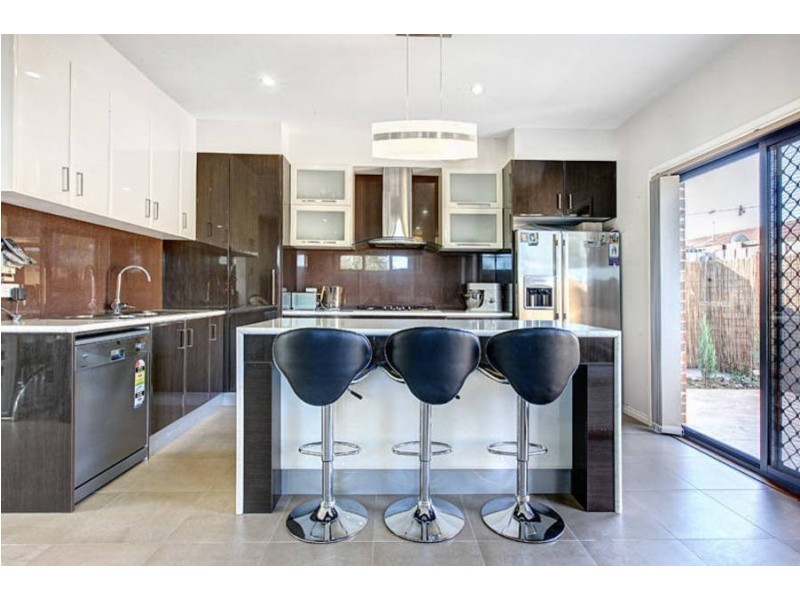 2/6 Mitchell Crescent, Meadow Heights VIC 3048