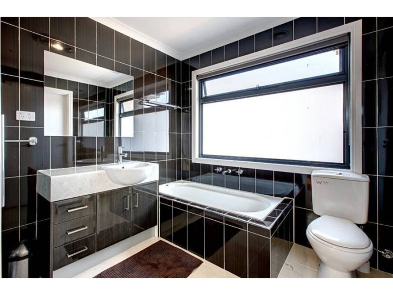 2/6 Mitchell Crescent, Meadow Heights VIC 3048