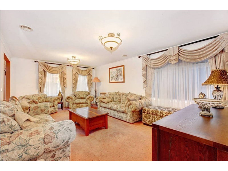 16 Plumpton Avenue, Oak Park VIC 3046