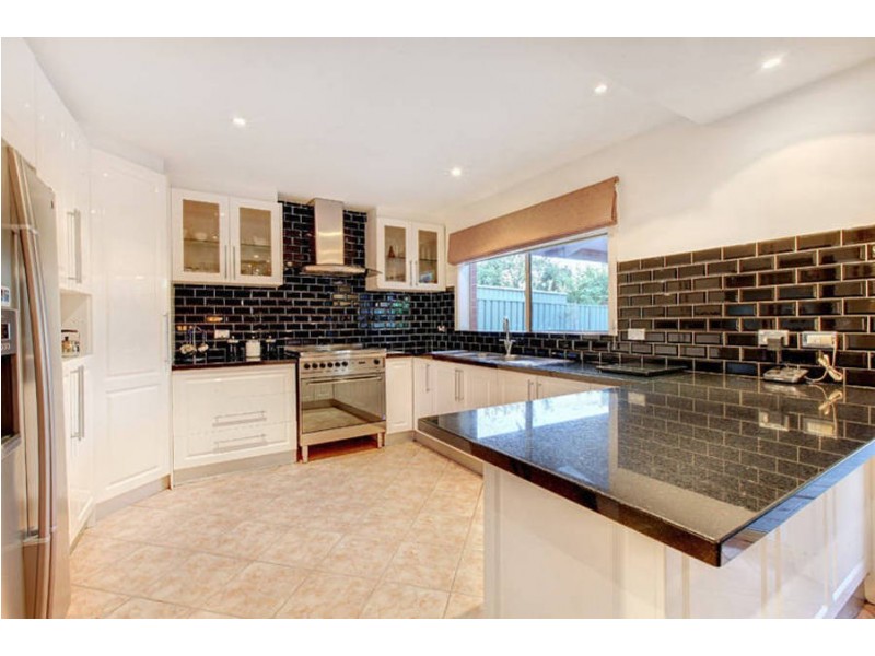 16 Plumpton Avenue, Oak Park VIC 3046