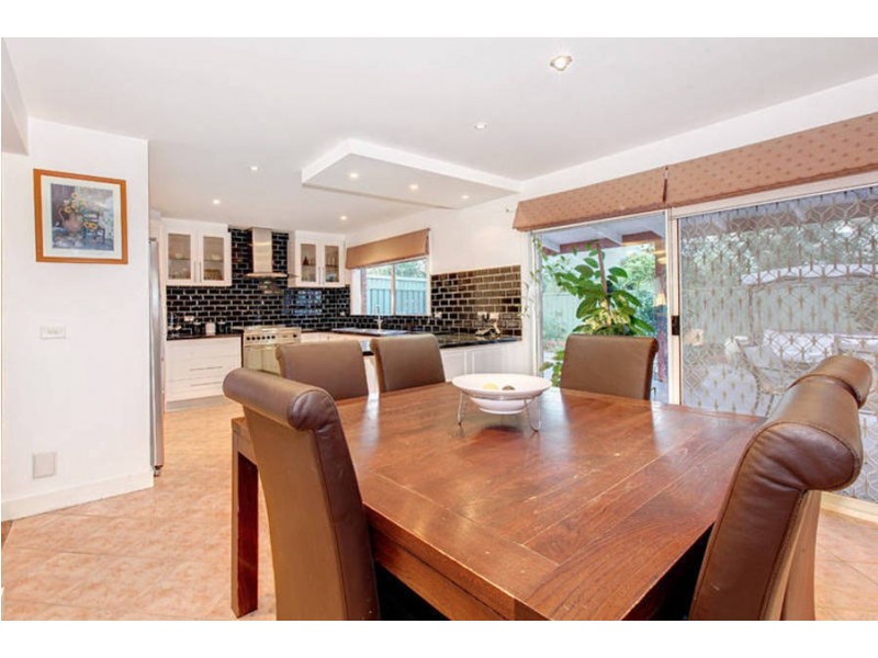 16 Plumpton Avenue, Oak Park VIC 3046