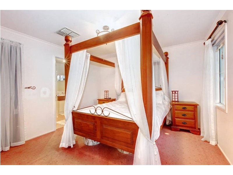 16 Plumpton Avenue, Oak Park VIC 3046