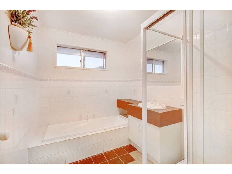 16 Plumpton Avenue, Oak Park VIC 3046