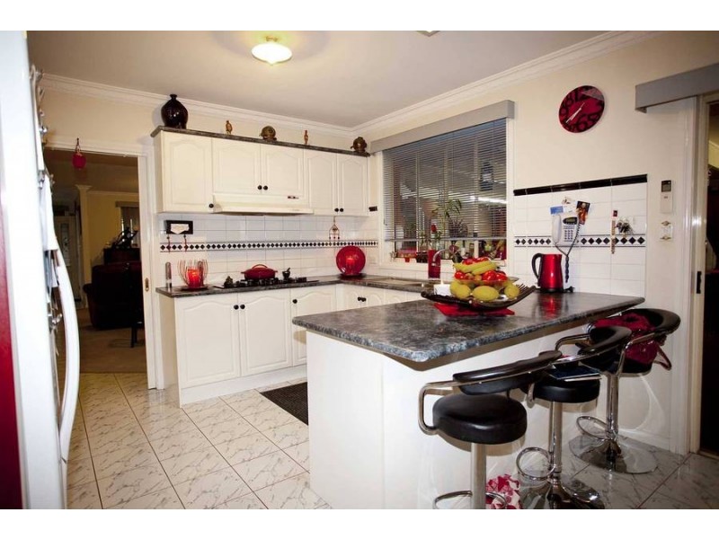 37 Stainsby Crescent, Roxburgh Park VIC 3064