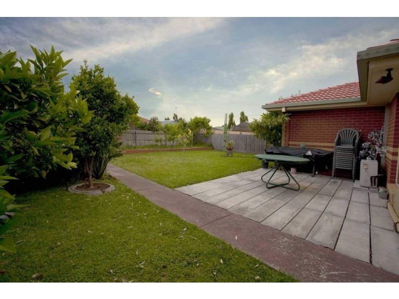 37 Stainsby Crescent, Roxburgh Park VIC 3064