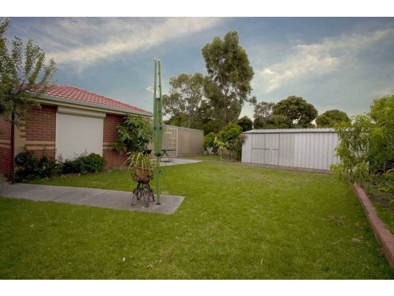 37 Stainsby Crescent, Roxburgh Park VIC 3064