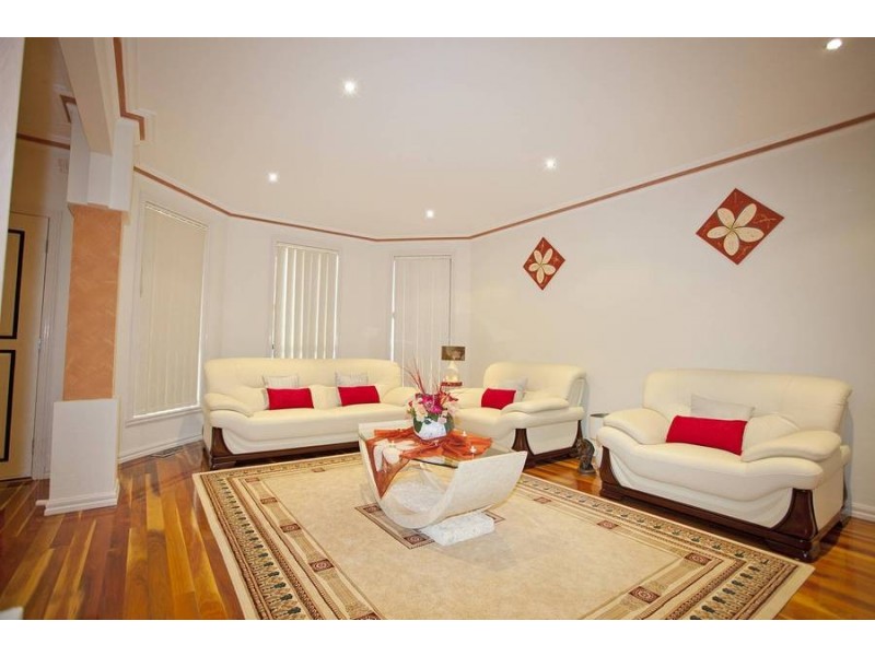 6 Mellor Rise, Roxburgh Park VIC 3064