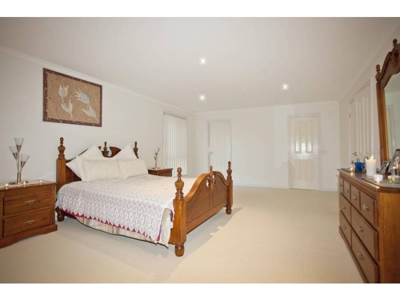 6 Mellor Rise, Roxburgh Park VIC 3064