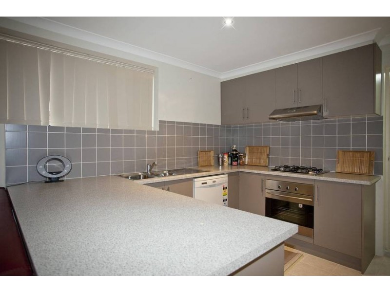 6 Mellor Rise, Roxburgh Park VIC 3064