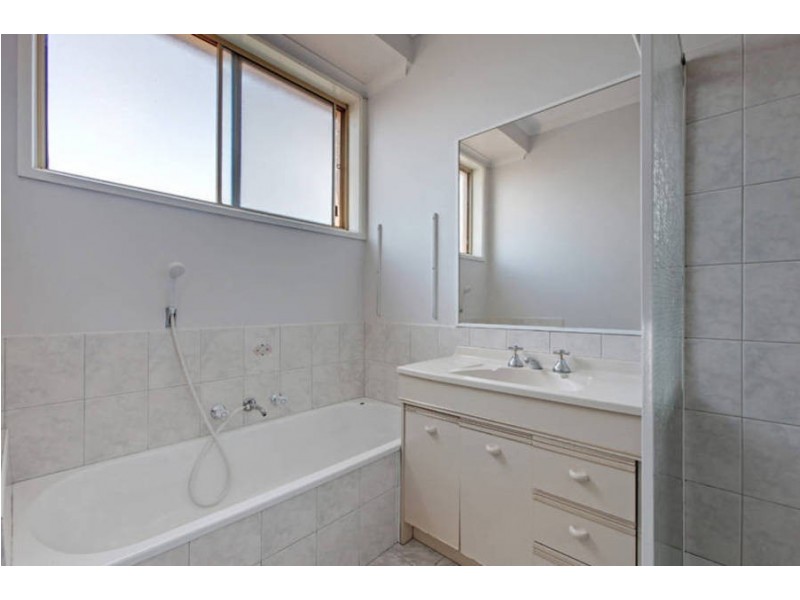 15 Elder Close, Meadow Heights VIC 3048