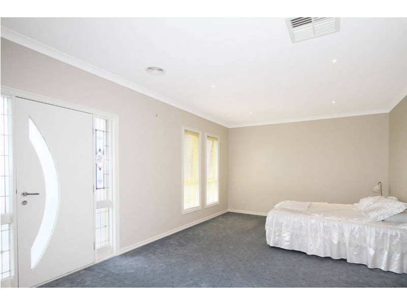 8 Grange Rise, Craigieburn VIC 3064