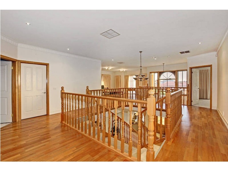 20 Stillwell Crescent, Roxburgh Park VIC 3064