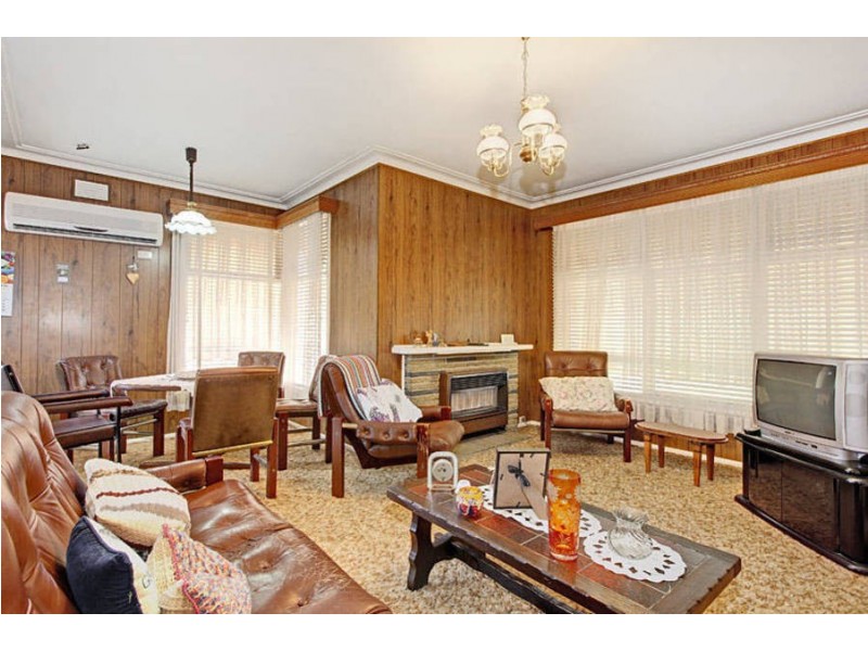 8 Halsbury Street, Hadfield VIC 3046