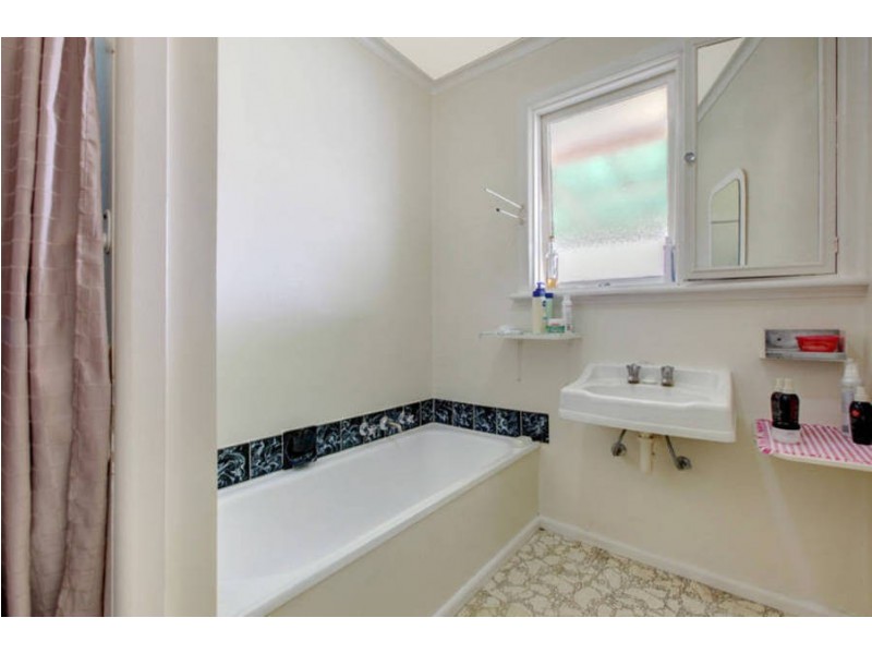 8 Halsbury Street, Hadfield VIC 3046