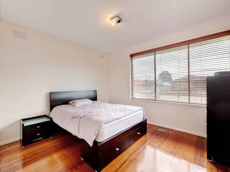 17 Tooradin Avenue, Dallas VIC 3047