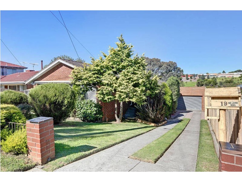 19 Lorraine Crescent, Jacana VIC 3047