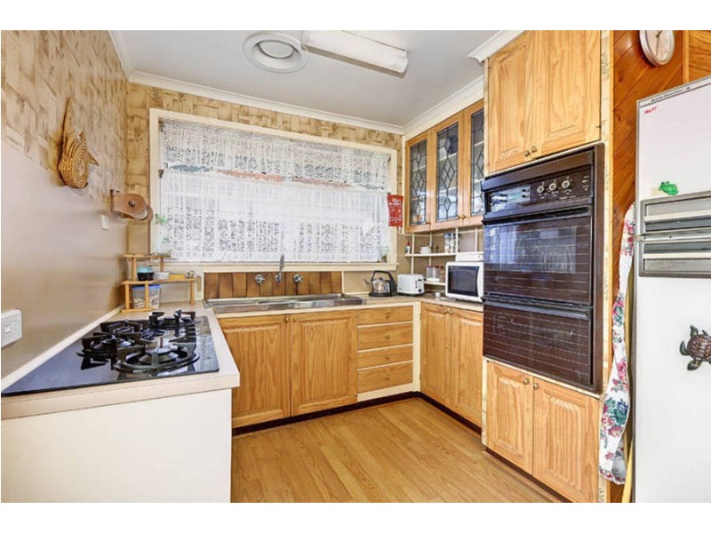 19 Lorraine Crescent, Jacana VIC 3047