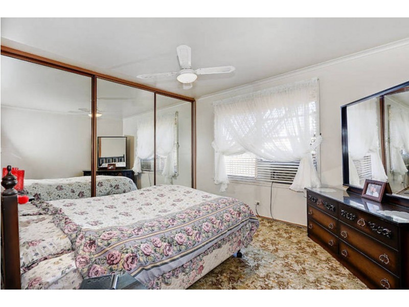 19 Lorraine Crescent, Jacana VIC 3047