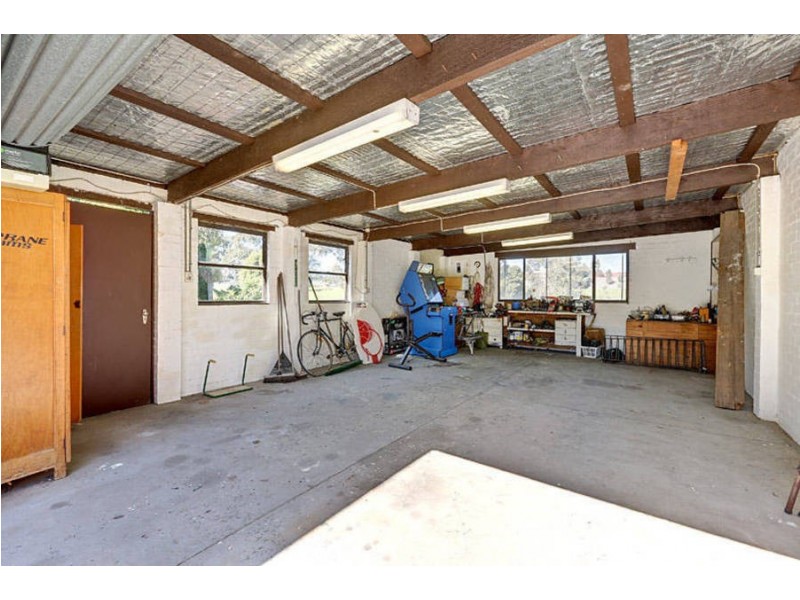 19 Lorraine Crescent, Jacana VIC 3047