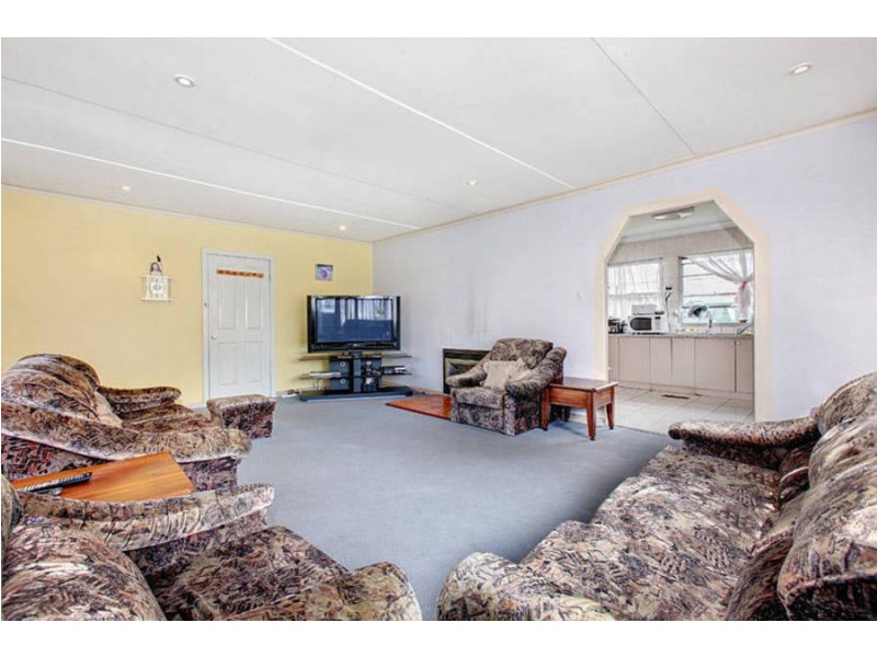 10 Warragul Street, Dallas VIC 3047