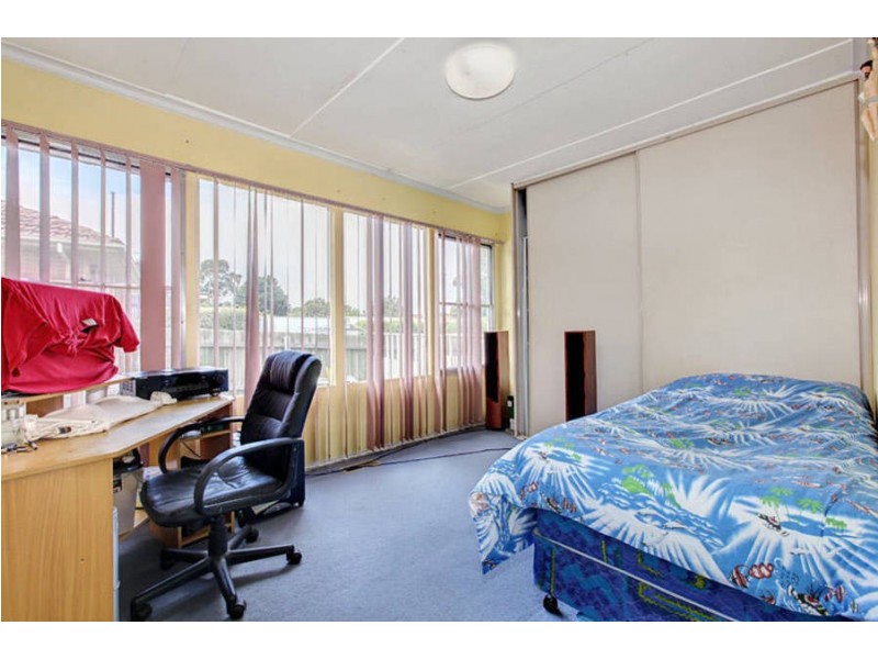 10 Warragul Street, Dallas VIC 3047