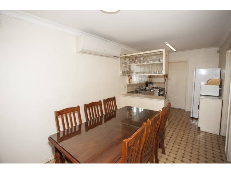 40 Robins Avenue, Reservoir VIC 3073