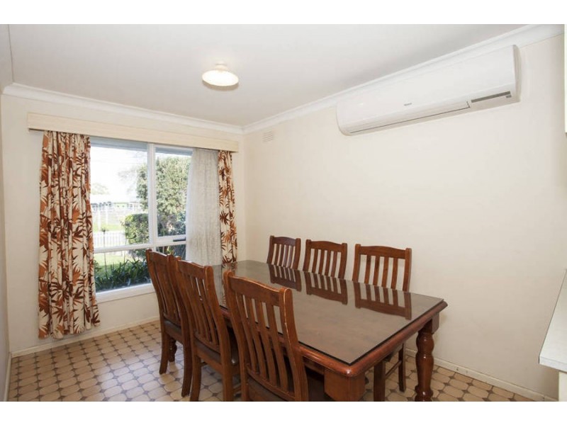 40 Robins Avenue, Reservoir VIC 3073