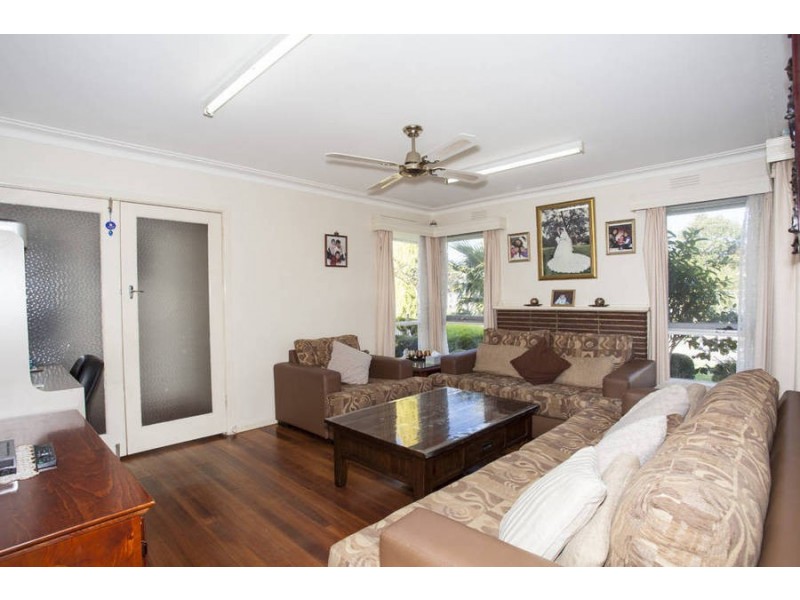 40 Robins Avenue, Reservoir VIC 3073