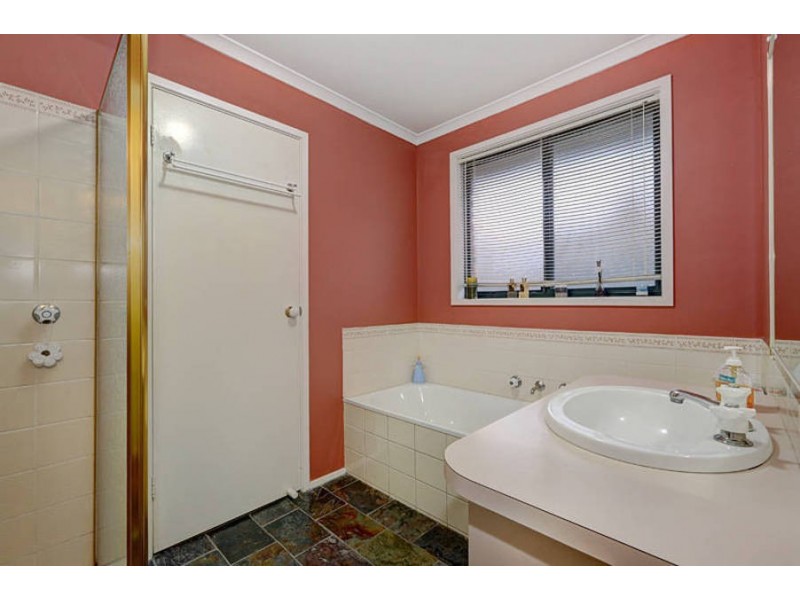 11 Surrey Court, Craigieburn VIC 3064