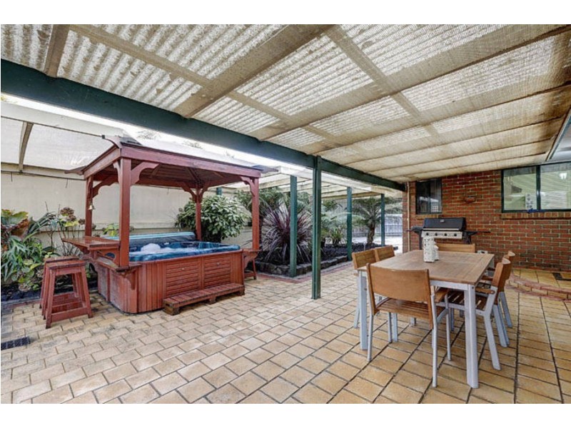 11 Surrey Court, Craigieburn VIC 3064