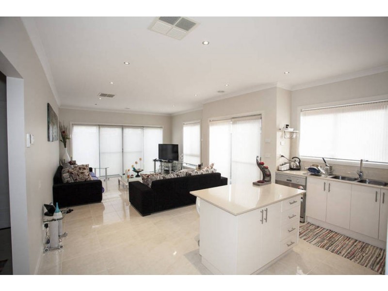 16 Daymar Circuit, Craigieburn VIC 3064