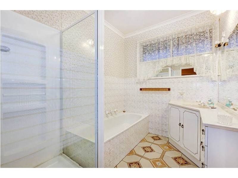 127 Outlook Drive, Glenroy VIC 3046