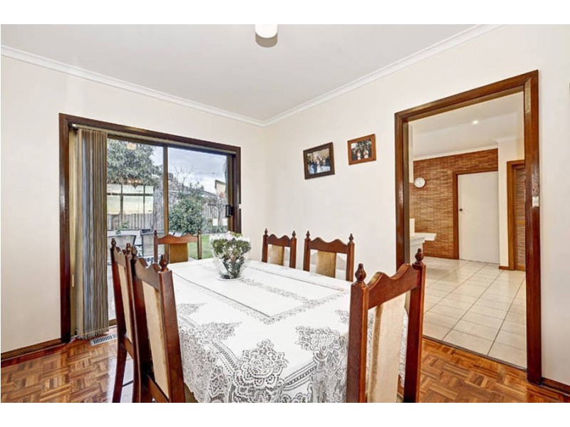 122 Outlook Drive, Glenroy VIC 3046