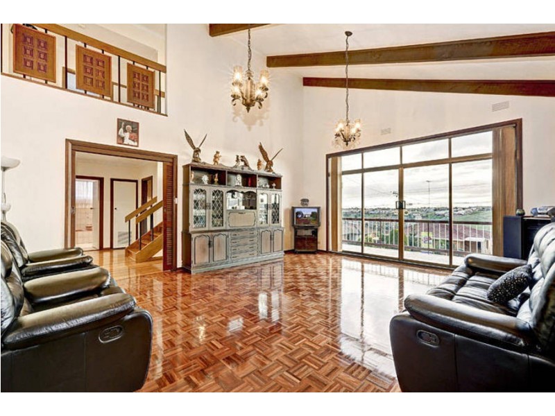 122 Outlook Drive, Glenroy VIC 3046